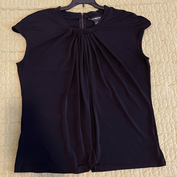 Liz Claiborne Tops - Liz Claiborne Cap Sleeve Black Blouse with a scoop neck & back zipper Size XL